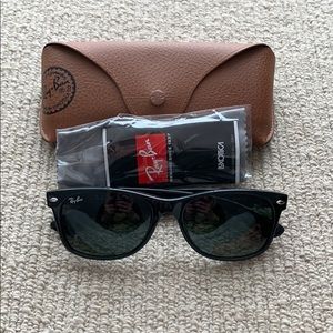Ray Ban New Wayfarer sunglasses